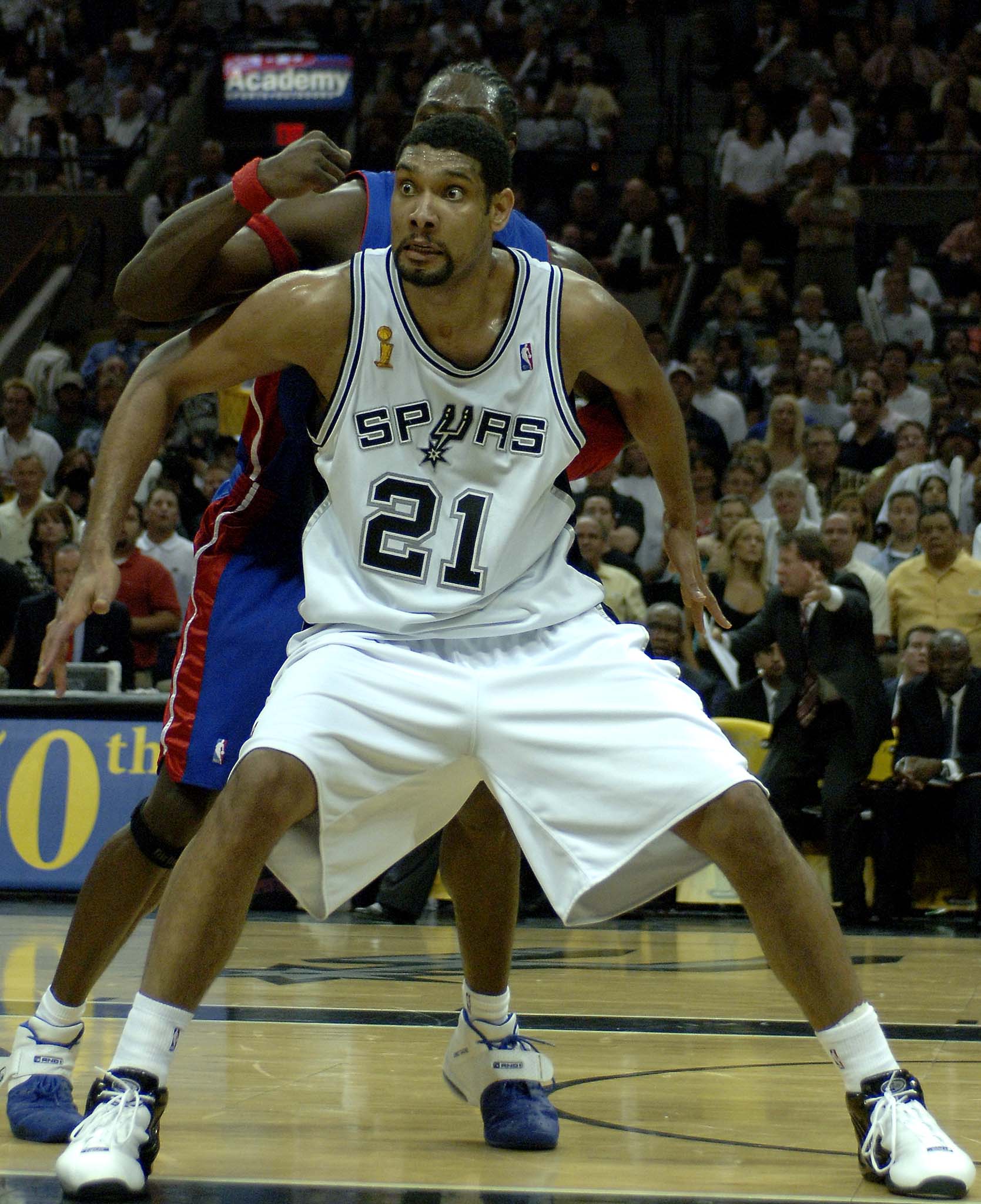 意媒：库普梅纳斯转型中卫表现亮眼，尤文中场补强成当务之急（意媒：库普梅纳斯改打中卫表现出众，尤文中场补强刻不容缓）