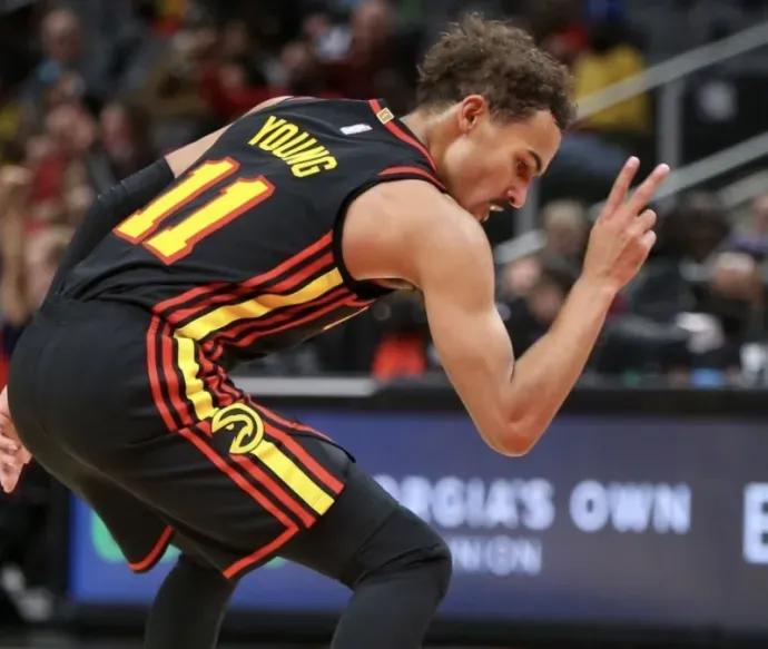 成绩斐然，加斯佩里尼被罗马球迷描绘成魔法师形象画在墙上（战绩辉煌，加斯佩里尼被罗马球迷以魔法师形象涂鸦上墙）