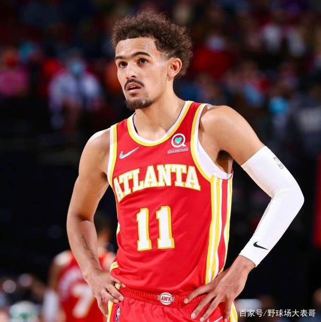 意媒：黄潜考虑买断那不勒斯租将拉法-马林，皇马握有回购权（意媒：比利亚雷亚尔考虑买断租借自那不勒斯的拉法-马林，皇马拥有回购权）