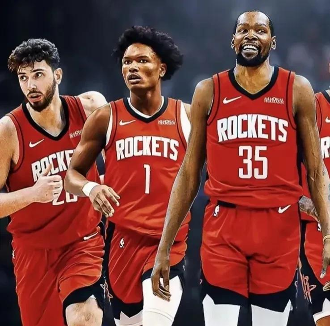 不满判罚，西蒙尼向裁判抗议：你不会给维尼修斯出牌的（西蒙尼不满判罚，质问裁判：为何不向维尼修斯出牌？）