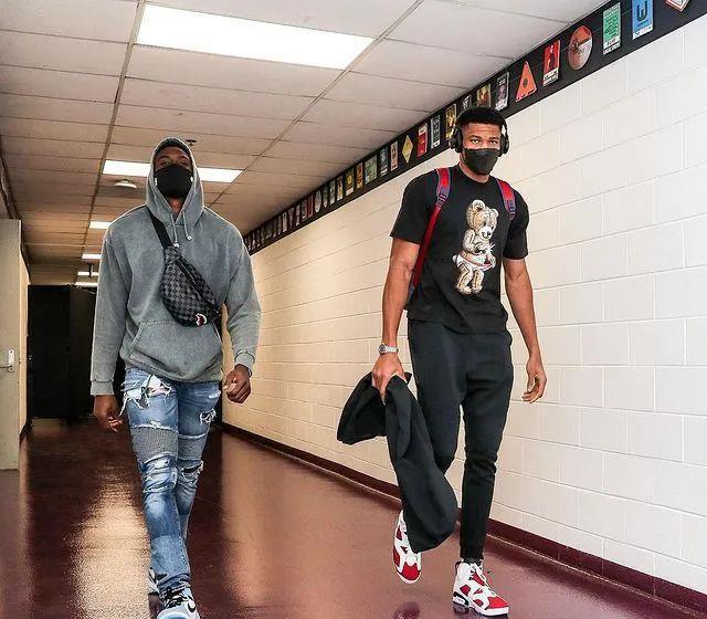 爆冷输江苏后再惨败广州！辽篮一输到底：冲击前八悬了？（连续不敌江苏又惨败广州，辽篮颓势难止：前八前景告急？）