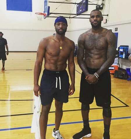 有些事情总要有人做，麦卡利斯特进球后“致敬”阿诺德（总有人要做这件事：麦卡利斯特破门后向阿诺德致意）