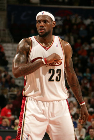 德甲前瞻：勒沃库森阵容齐整，多特上轮联赛惨遭绝平（德甲前瞻：勒沃库森兵强马壮，多特上轮补时被追平）