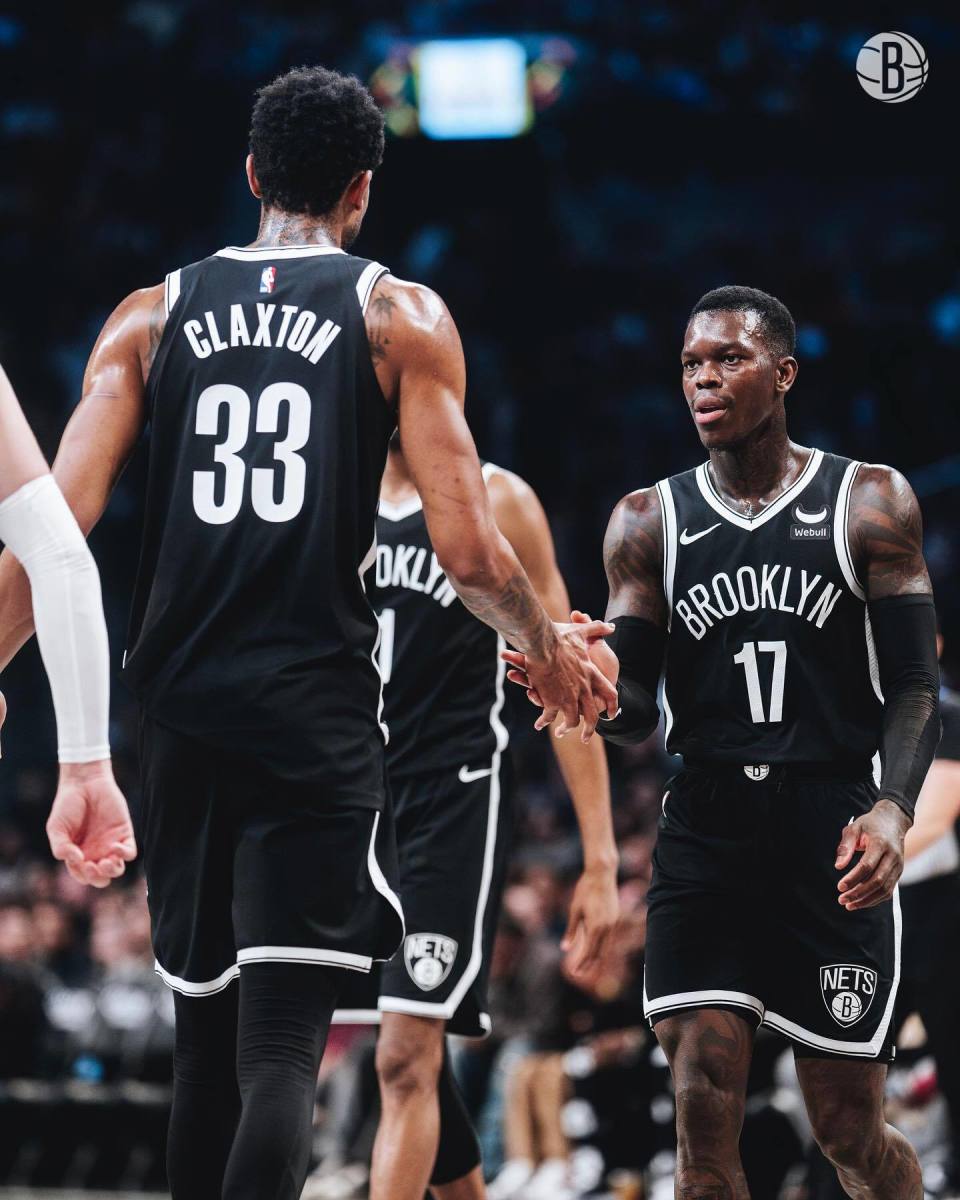 目前半场结束，马刺与鹈鹕双方合砍134分。（半场战罢，马刺与鹈鹕共轰下134分）