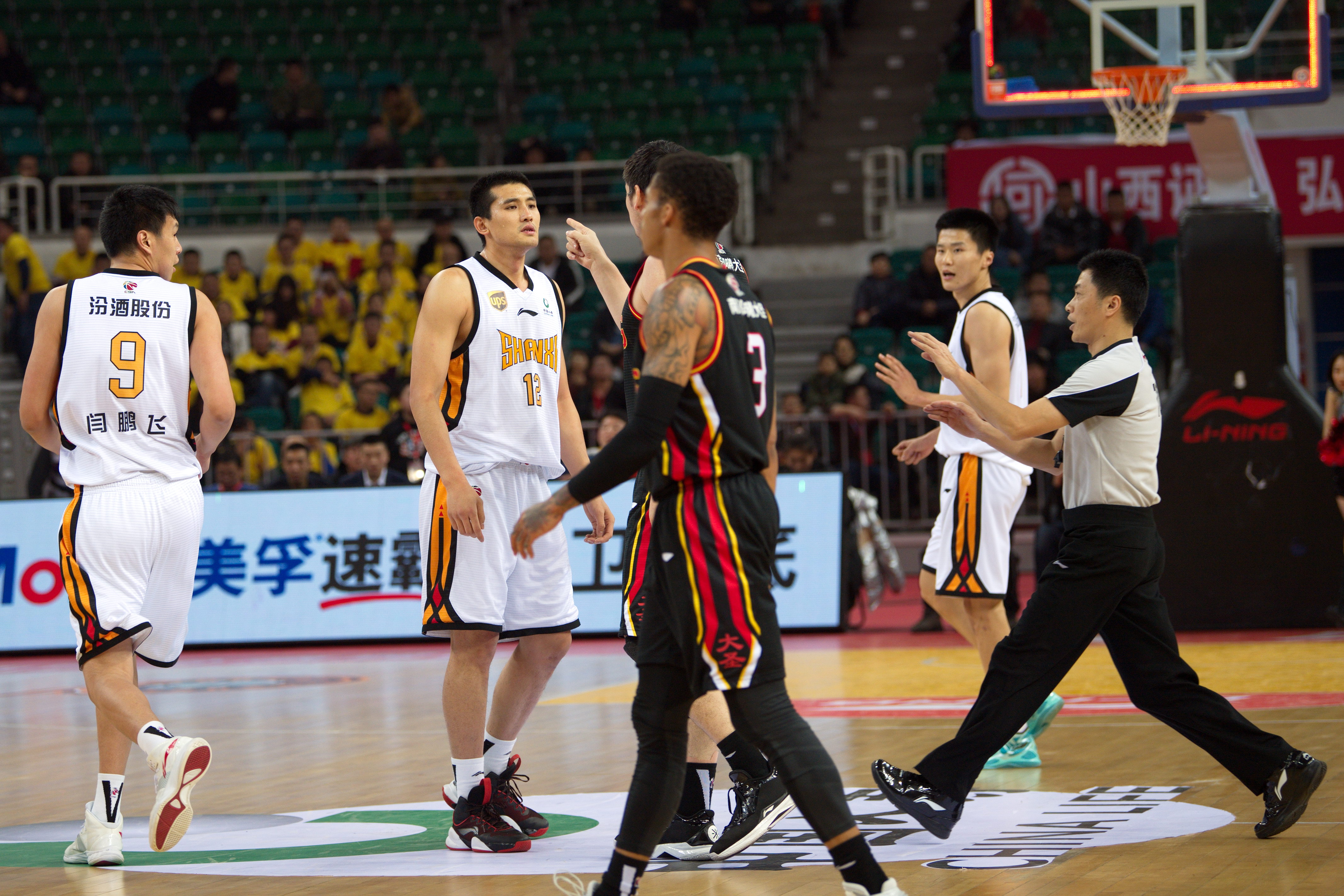 图片报：巴萨希望签下一名左边锋，正关注莱比锡的迪奥曼德（图片报：巴萨想引进左边锋，盯上莱比锡的迪奥曼德）