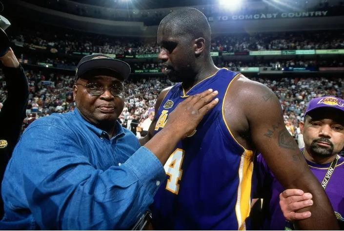 黑暗骑士上身，一哥斯达黎加球队推出与蝙蝠侠的联名球衣（蝙蝠侠加持，哥斯达黎加豪门发布联名球衣）